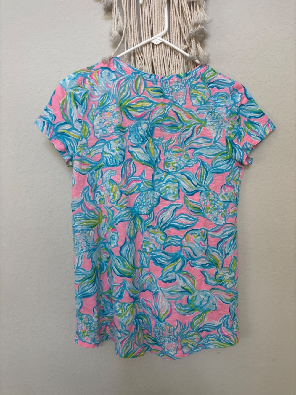 Lilly Pulitzer v-neck top - Picture 5 of 5